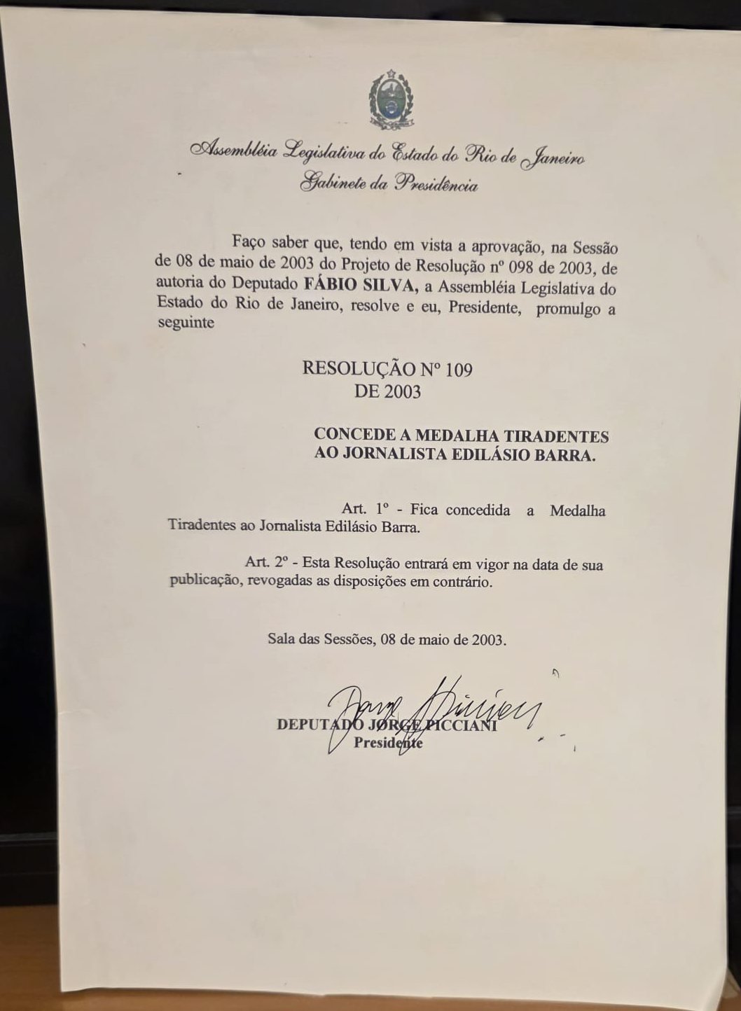 Resolução nº 109 de 2003 da ALERJ, que concede a Medalha Tiradentes ao jornalista Edilásio Barra