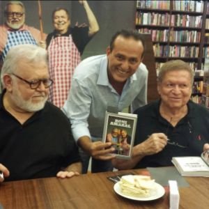 Edilásio Jr. ao lado de um executivo histórico da televisão brasileira