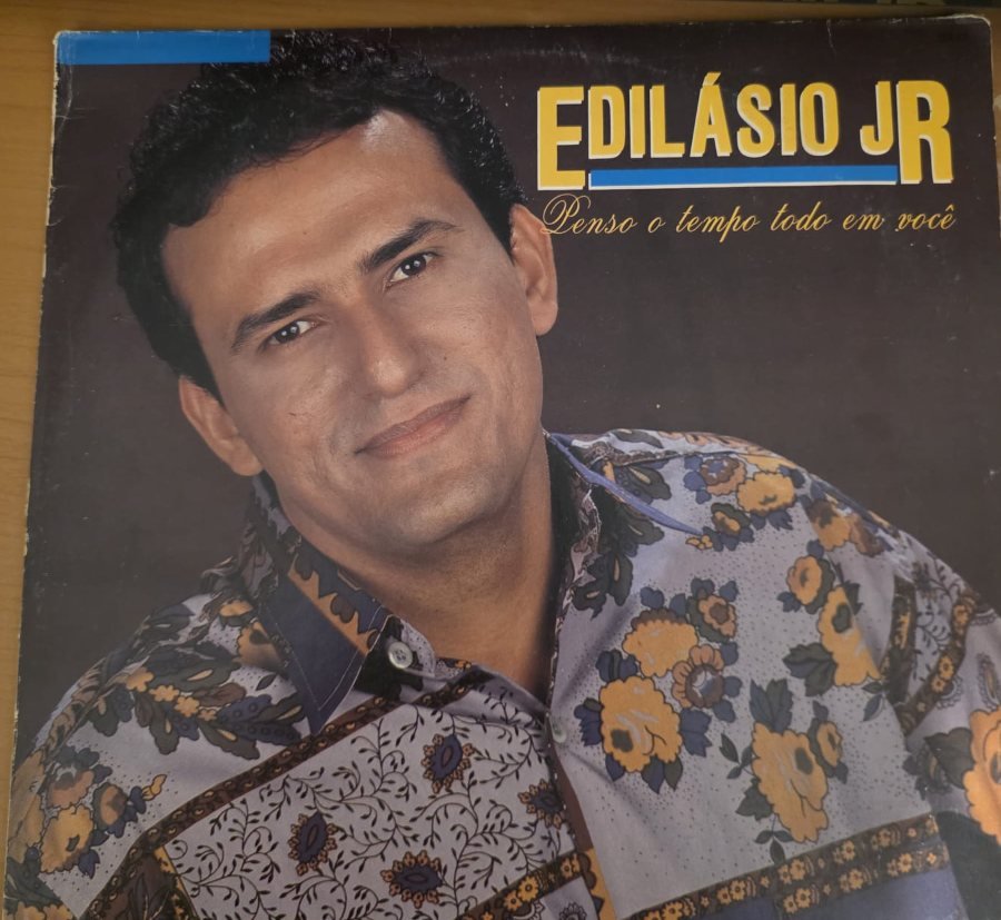 Capa do LP Penso o tempo todo em você, de Edilásio Jr.